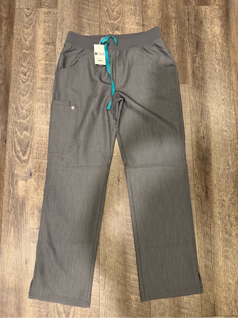 FIGS Women’s Kade Graphite M scrub pant. NWT. NOT high waisted. Free shipping